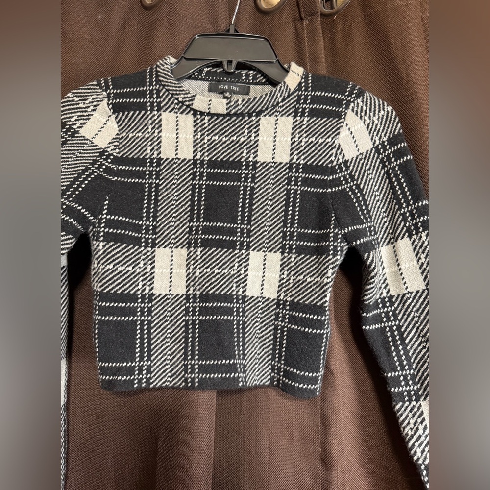 Love Tree Monochrome Plaid Knit Top